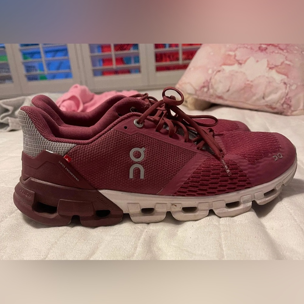 On cloud womens on running cloudflyer tennis shoes